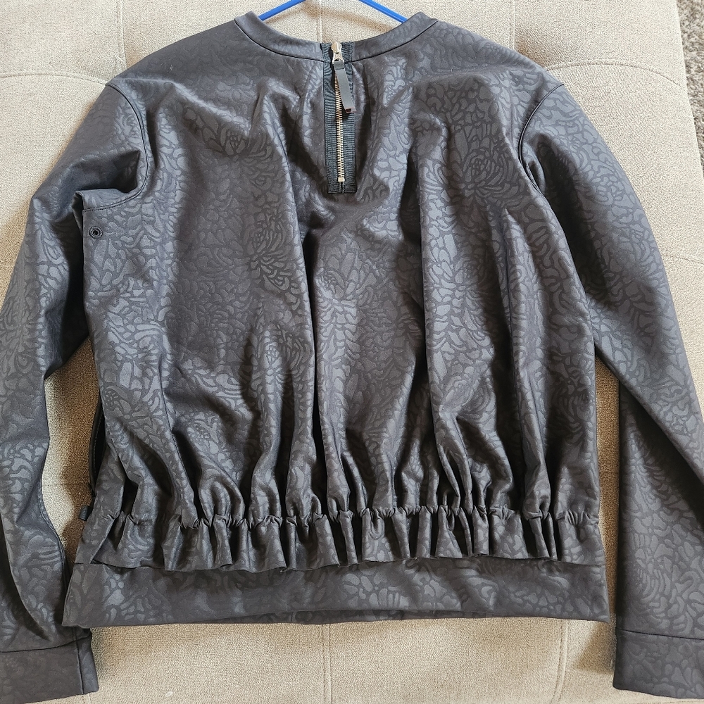 Lululemon Faux Leather Quarter Zip long sleeve pullover sz 6